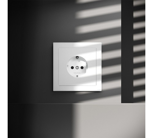 Розетка с заземлением и со шторкой, без рамки Voltum VLS040202 S70