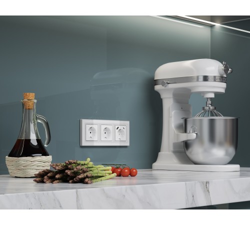 Накладка для розетки с заземлением и со шторками и 2хUSB type A и C Ambrella Volt AP1100 Quant