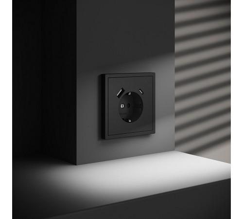 Розетка с заземлением и со шторкой и 2хUSB type A и C, без рамки Voltum VLS040508 S70