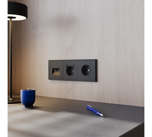 Розетка с заземлением и со шторкой и 2хUSB type A и C, без рамки Voltum VLS040508 S70