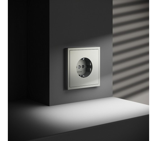 Розетка с заземлением и со шторкой, без рамки Voltum VLS040205 S70