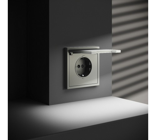 Розетка с заземлением и со шторкой, без рамки с крышкой Voltum VLS040305 S70