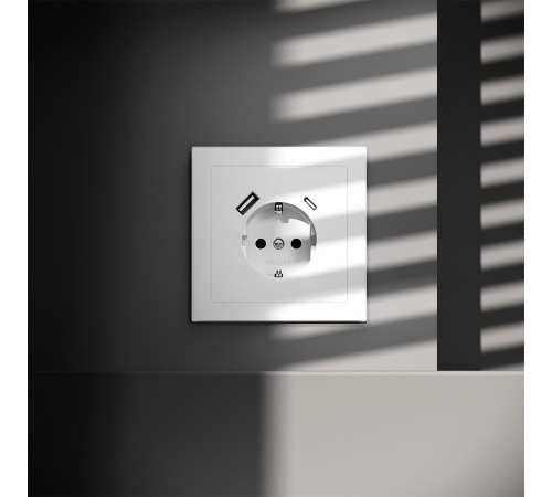 Розетка с заземлением и со шторкой и 2хUSB type A и C, без рамки Voltum VLS040502 S70