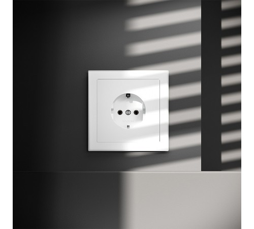 Розетка с заземлением, без рамки Voltum VLS040102 S70