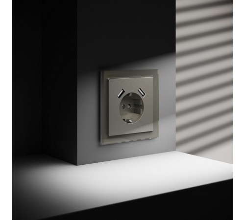 Розетка с заземлением и со шторкой и 2хUSB type A, без рамки Voltum VLS040404 S70