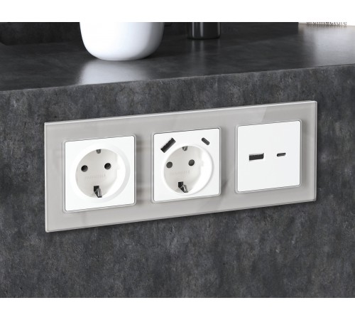 Розетка с заземлением и со шторкой и 2хUSB type A, без рамки Ambrella Volt MA129010 Quant