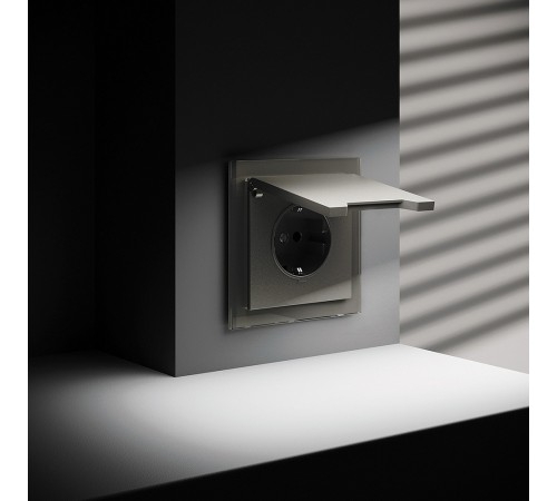 Розетка с заземлением и со шторкой, без рамки с крышкой Voltum VLS040304 S70