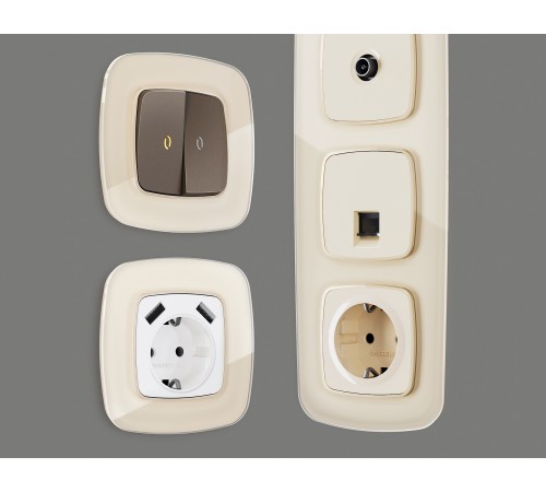 Рамка на 3 поста Ambrella Volt OF350303 Radian Стекло натуральное