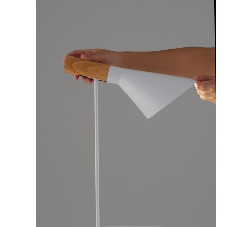 Настольная лампа офисная Moderli V11335-1T Turin