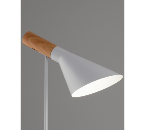 Настольная лампа офисная Moderli V11335-1T Turin