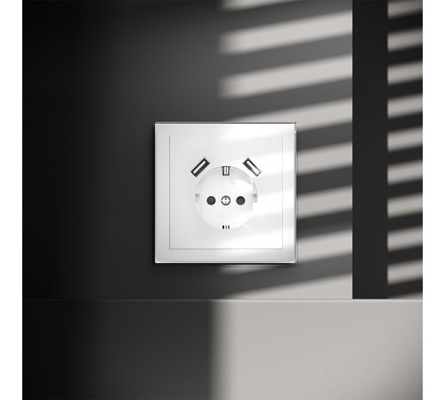 Розетка с заземлением и со шторкой и 2хUSB type A, без рамки Voltum VLS040401 S70