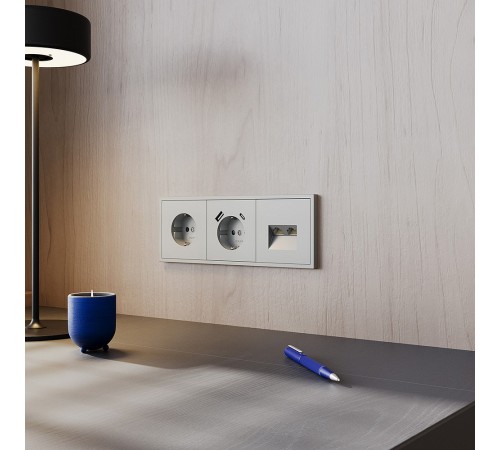 Розетка с заземлением и со шторкой и 2хUSB type A и C, без рамки Voltum VLS040505 S70