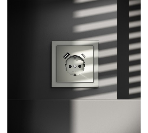 Розетка с заземлением и со шторкой и 2хUSB type A и C, без рамки Voltum VLS040505 S70