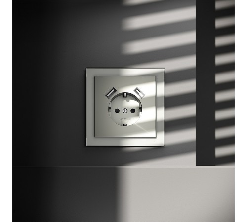 Розетка с заземлением и со шторкой и 2хUSB type A, без рамки Voltum VLS040405 S70