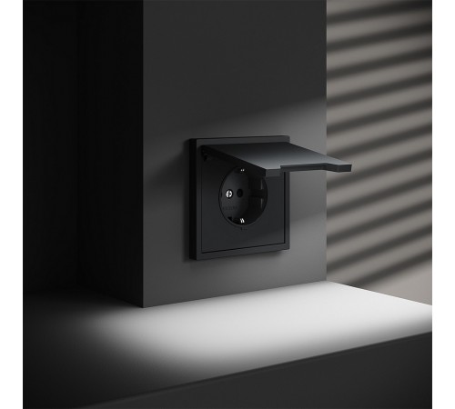 Розетка с заземлением и со шторкой, без рамки с крышкой Voltum VLS040307 S70