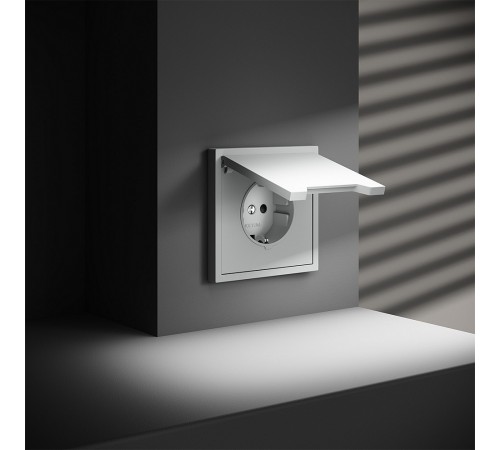 Розетка с заземлением и со шторкой, без рамки с крышкой Voltum VLS040302 S70