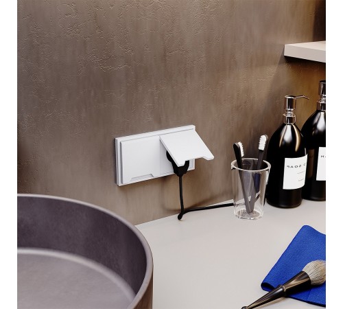 Розетка с заземлением и со шторкой, без рамки с крышкой Voltum VLS040302 S70